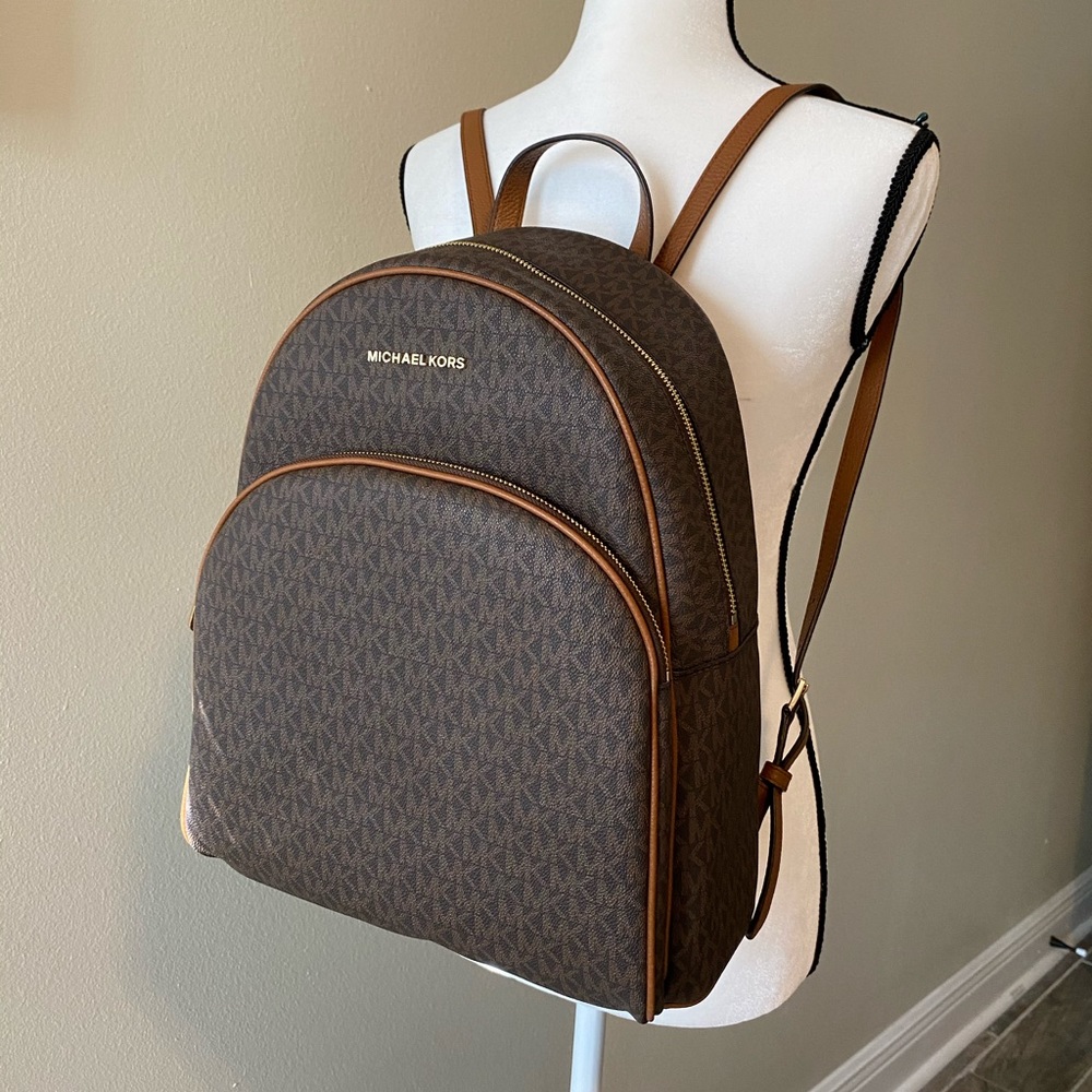 Michael Kors abbey backpack & wallet - Picture 7 of 7